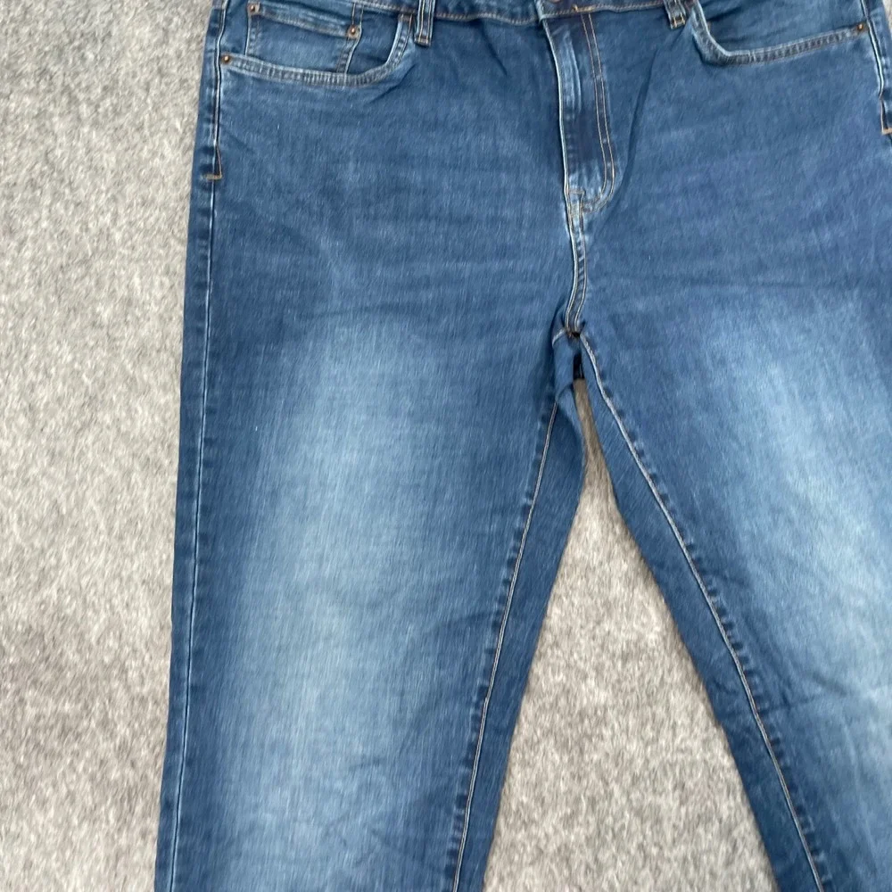 IZOD Jeans Mens 40x30 Comfort Stretch Straight Fit Medium Wash Blue Denim